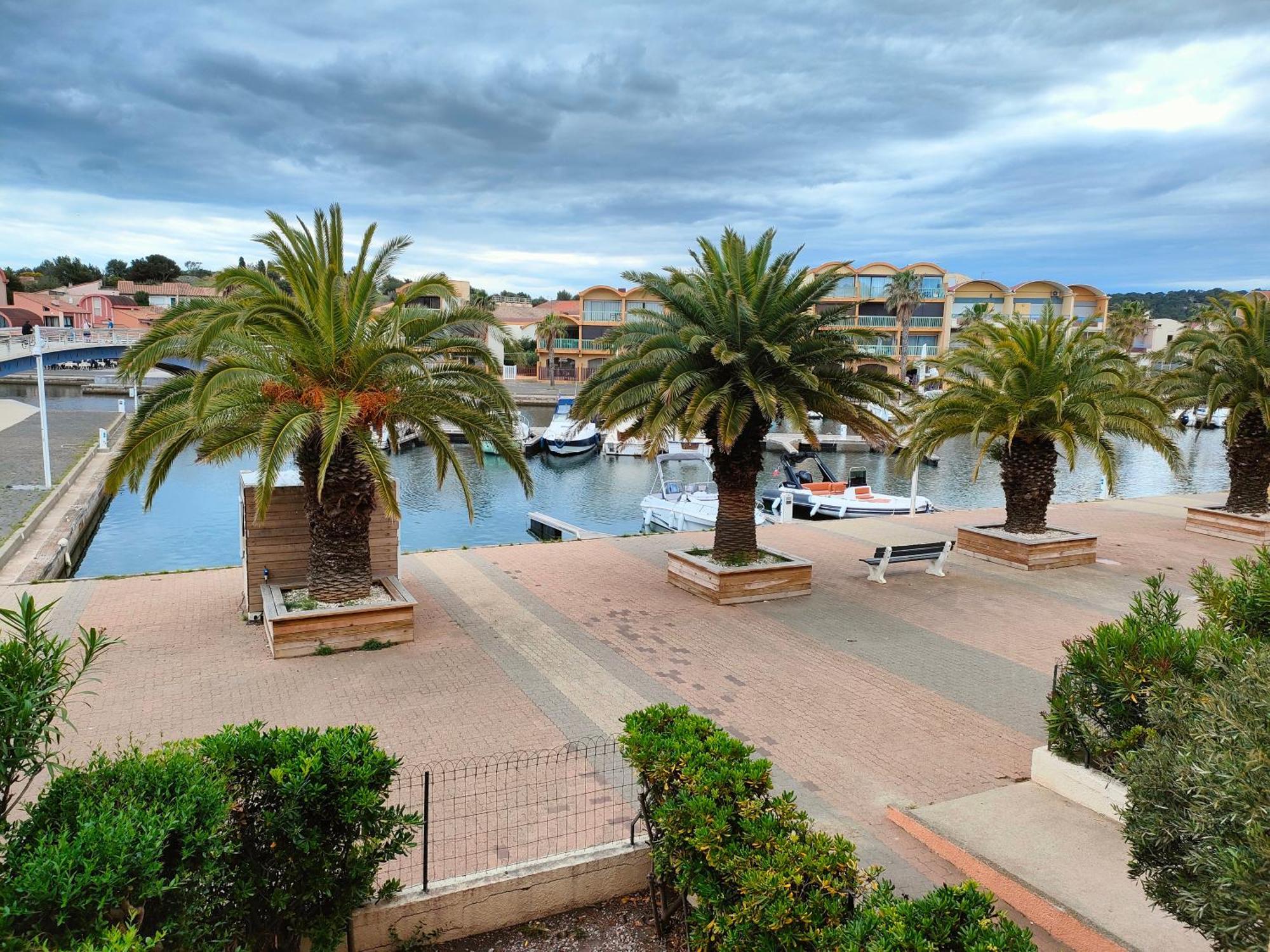 Gruissan, Studio Cabine, Au Calme Vue Degagee Sur Marina Extérieur photo